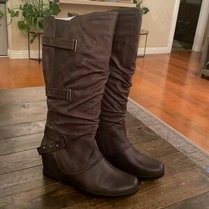 *NEW* Women’s Bear Traps Quibella Dark Grey Wedge Boots Shoes Size 10